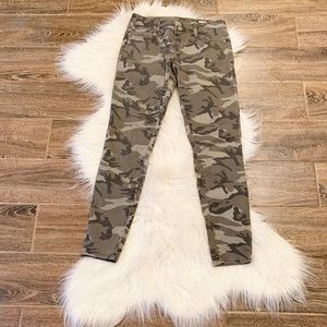 Arizona Super Skinny Size 5 Camo Pants